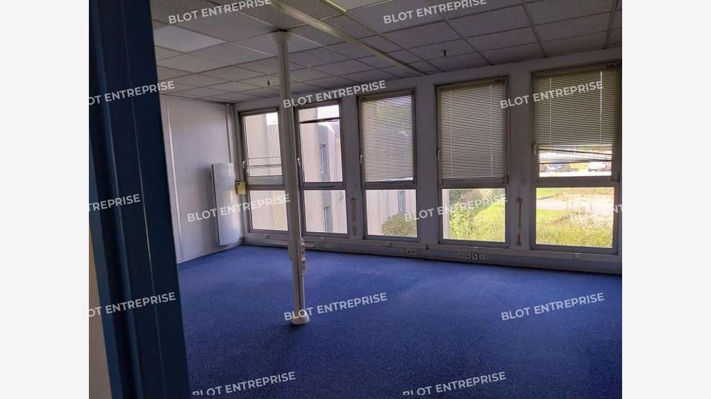 A louer bureaux 461m² accès PMR à Quimper D34