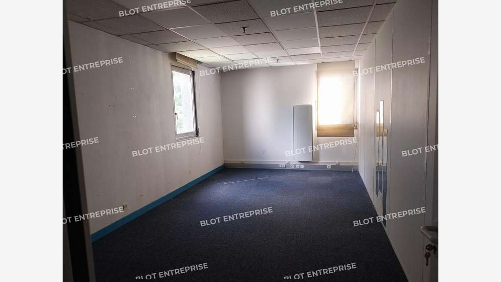 A louer bureaux 461m² accès PMR à Quimper D34