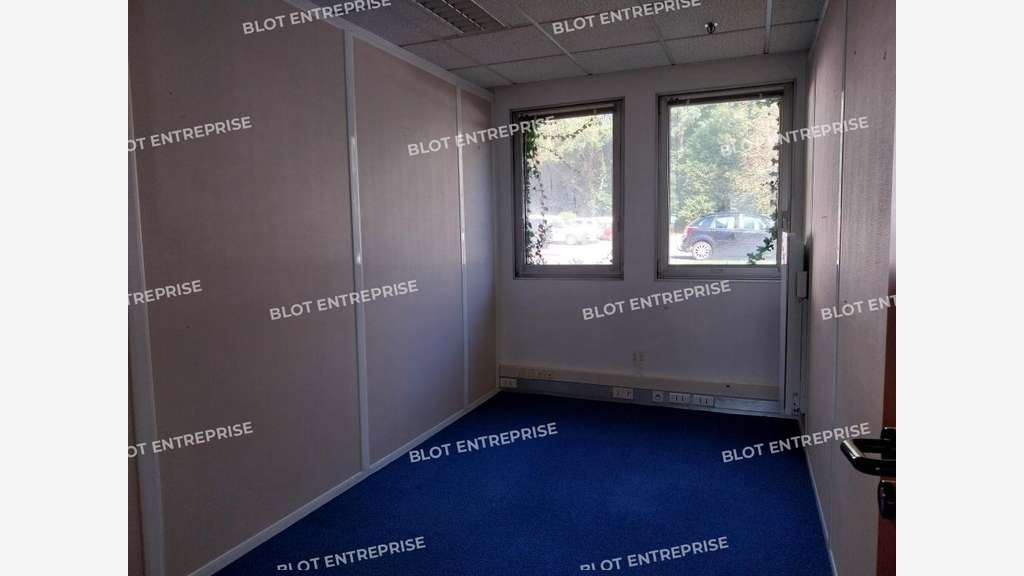 A louer bureaux 93m² PMR belle visibilité Quimper