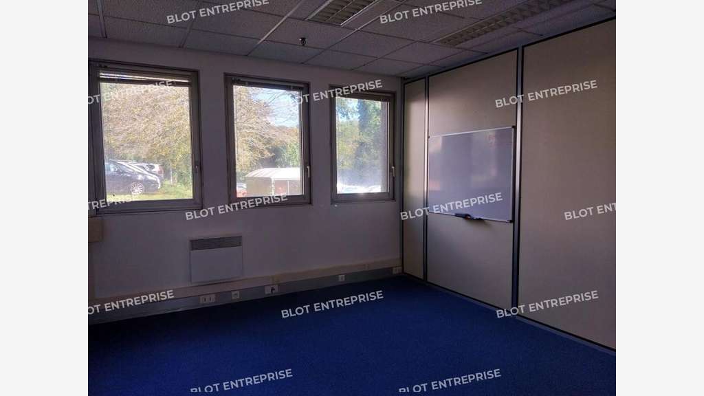 A louer bureaux 93m² PMR belle visibilité Quimper