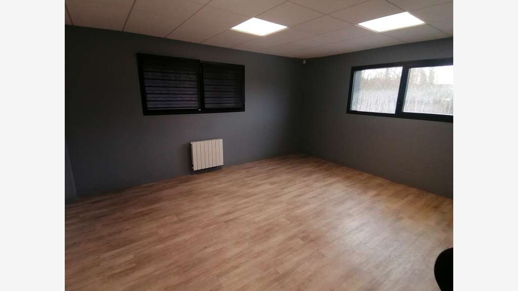 A louer bâtiment d'activité 500m² à Pluguffan