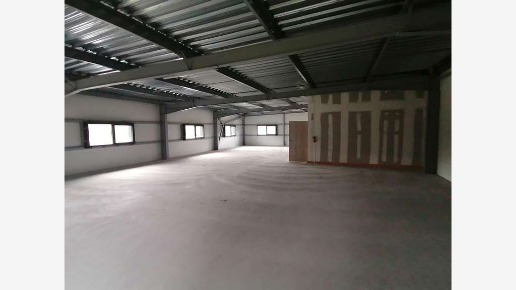 A louer bâtiment d'activité 500m² à Pluguffan