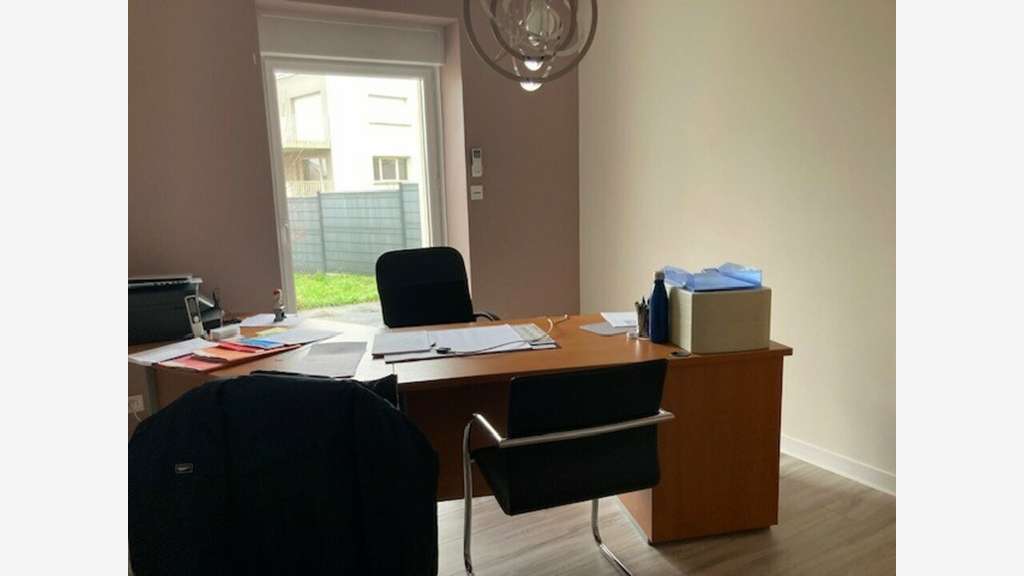 A louer bureaux et stockage Quimper Nord RN165 