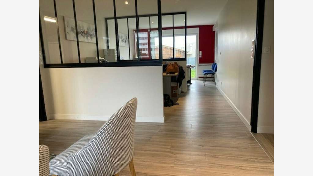 A louer bureaux et stockage Quimper Nord RN165 