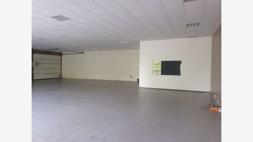 A louer très beau local d'activités 280m² Quimper