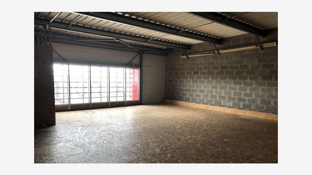 A louer grande cellule commerciale 900m² Quimperlé