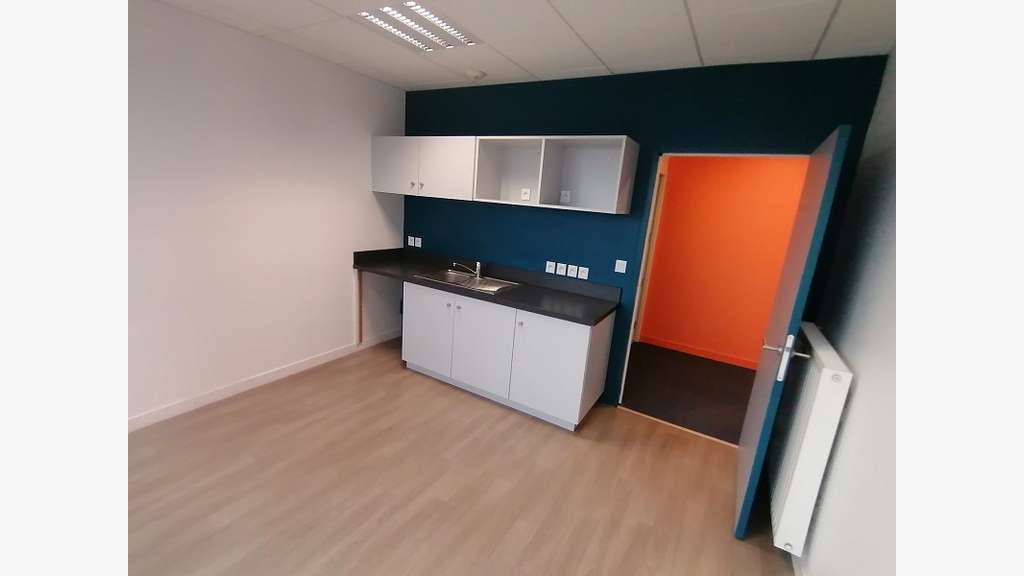 A louer bureau 140m² à Quimperlé zone Kervidanou