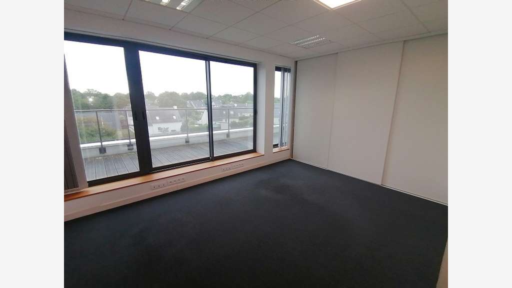 A louer bureau 140m² à Quimperlé zone Kervidanou