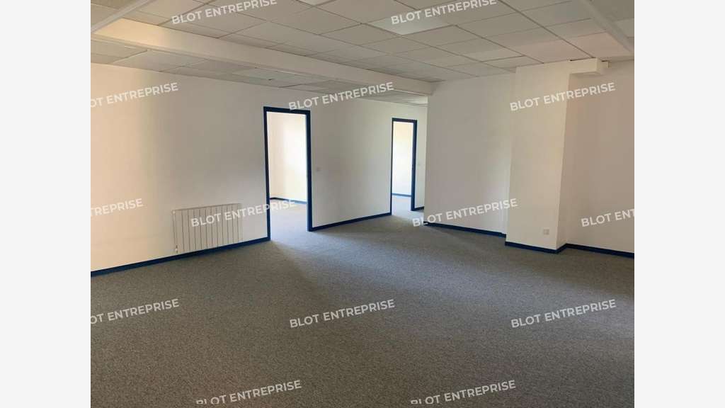 A louer bureaux 180m² belle visibilité à Quimper