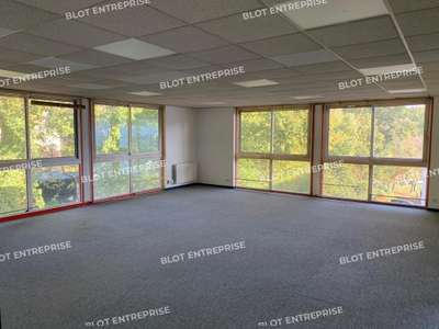 A louer bureaux 180m² belle visibilité à Quimper