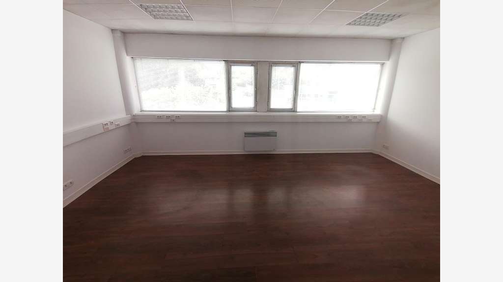 A louer bureau aménagés 85m² voie express Quimper