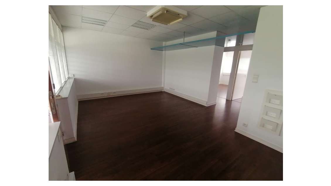 A louer bureau aménagés 85m² voie express Quimper