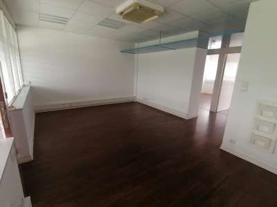 A louer bureau aménagés 85m² voie express Quimper