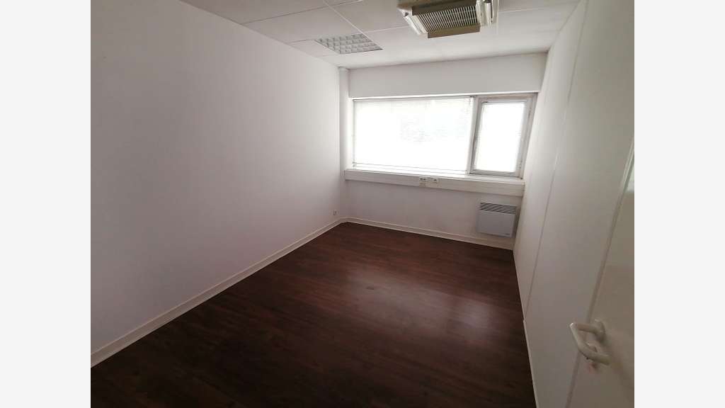A louer bureau aménagés 85m² voie express Quimper