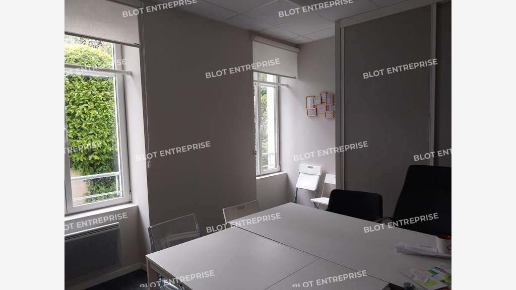 A louer bureaux 122m² PMR à Quimper Cinéville