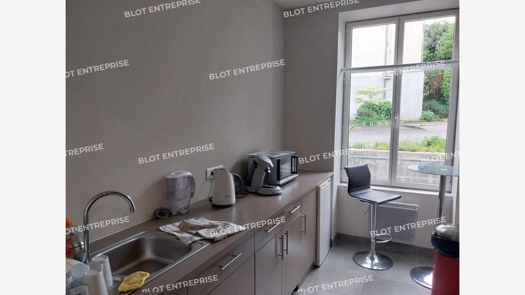 A louer bureaux 122m² PMR à Quimper Cinéville