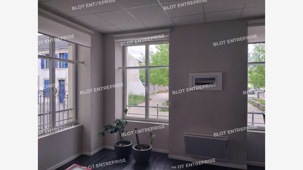 A louer bureaux 122m² PMR à Quimper Cinéville