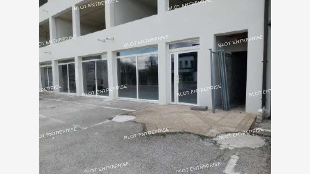 A louer local commercial bureaux 231m² à Quimper