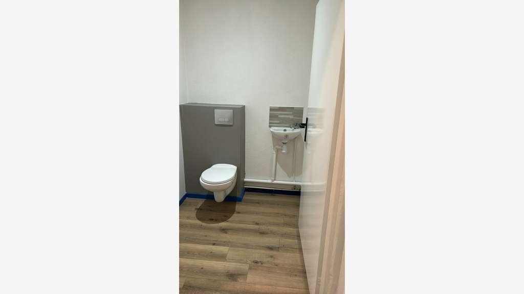 A louer plateau en parfait état 240m² à Quimper