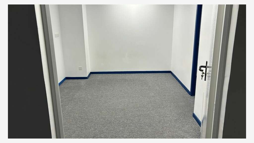 A louer plateau en parfait état 240m² à Quimper