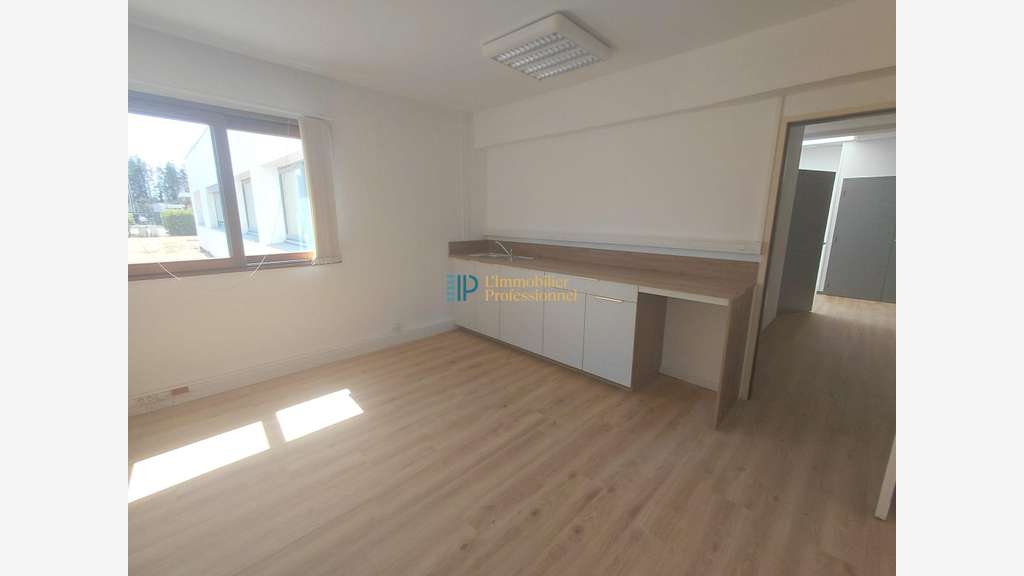 A louer bureaux 280m² ZA Quimperlé