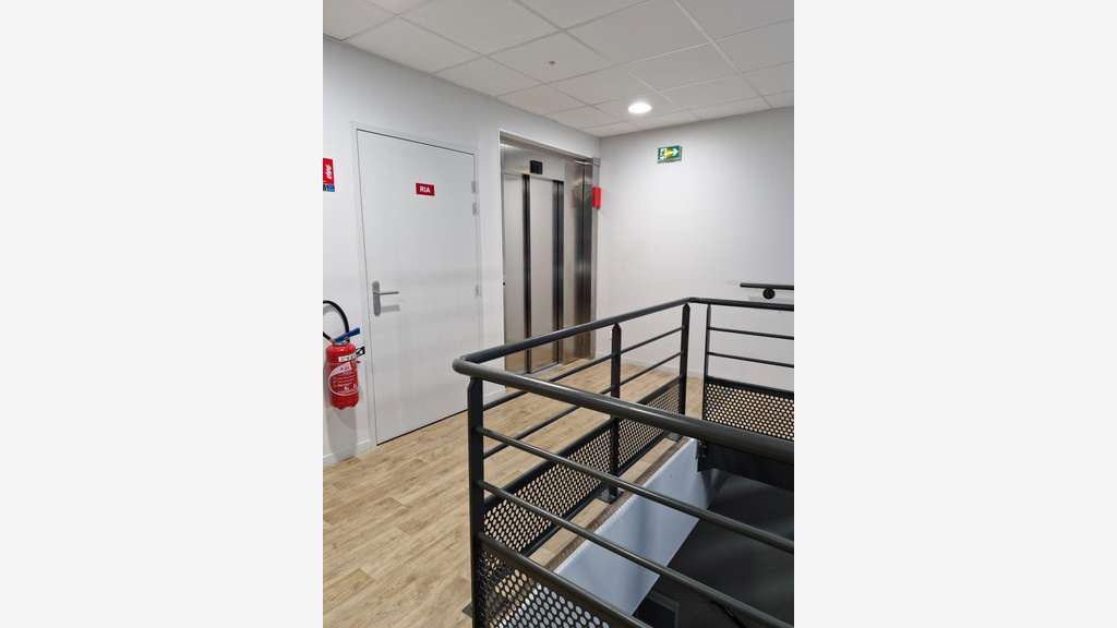 A louer bureaux recents 217m² à Vannes Ouest