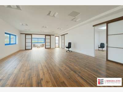Bureaux lumineux de 270m² à louer à Redon