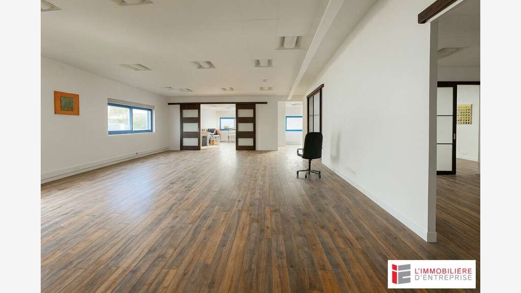 Bureaux lumineux de 270m² à louer à Redon