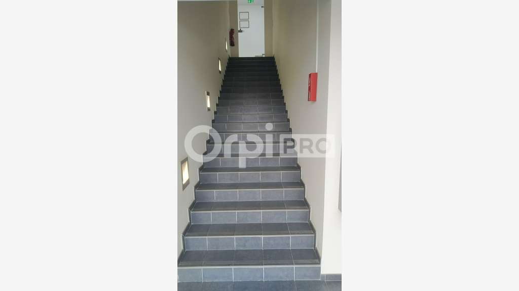 Bureau 110m² R+1 à louer à Reims Farman