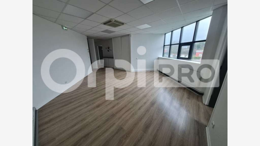 A louer bureaux 118m² très lumineux à Reims Farman