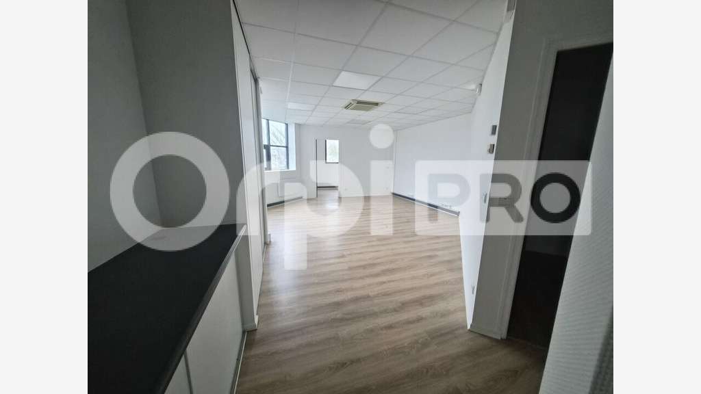 A louer bureaux 118m² très lumineux à Reims Farman