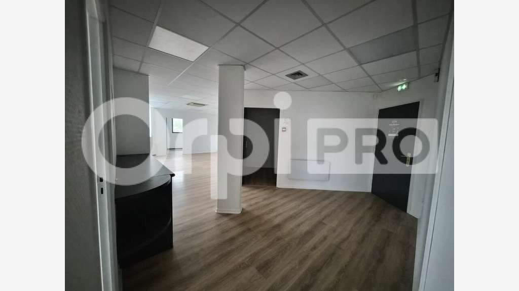 A louer bureaux 118m² très lumineux à Reims Farman