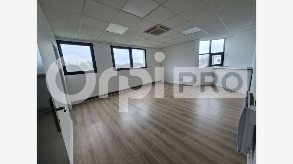 A louer bureaux 118m² très lumineux à Reims Farman