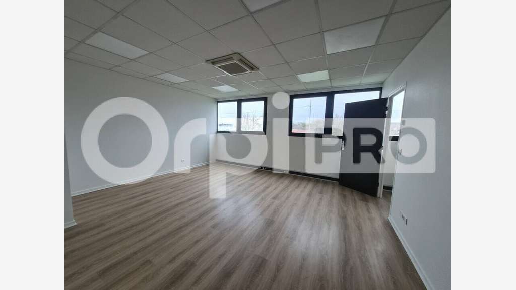 A louer bureaux 118m² très lumineux à Reims Farman