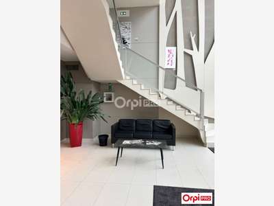 Bureau lumineux 14m² à louer à Reims Rue Pingat