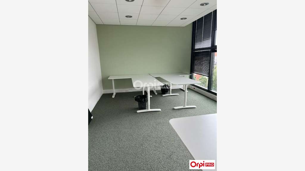 Bureau lumineux 14m² à louer à Reims Rue Pingat