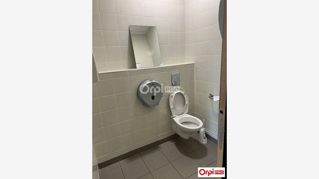 Bureau lumineux 14m² à louer à Reims Rue Pingat