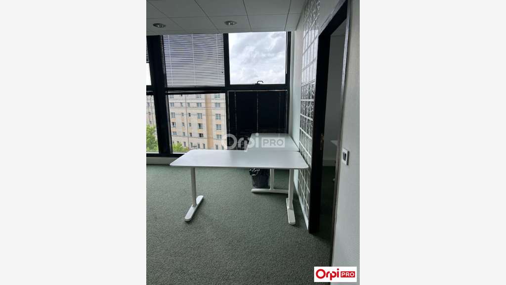 Bureau lumineux 14m² à louer à Reims Rue Pingat