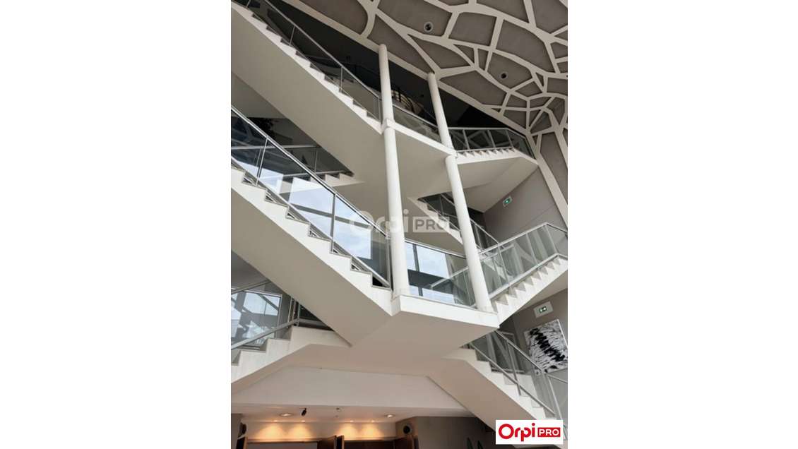 Bureau lumineux 35m² à louer à Reims Rue Pingat