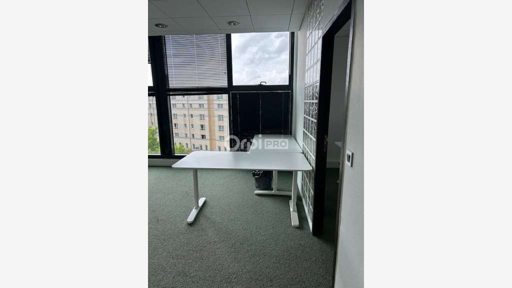 Bureau lumineux 20m² à louer à Reims Rue Pingat
