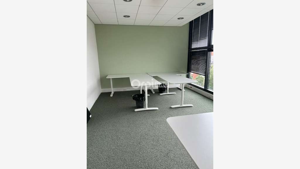 Bureau lumineux 20m² à louer à Reims Rue Pingat