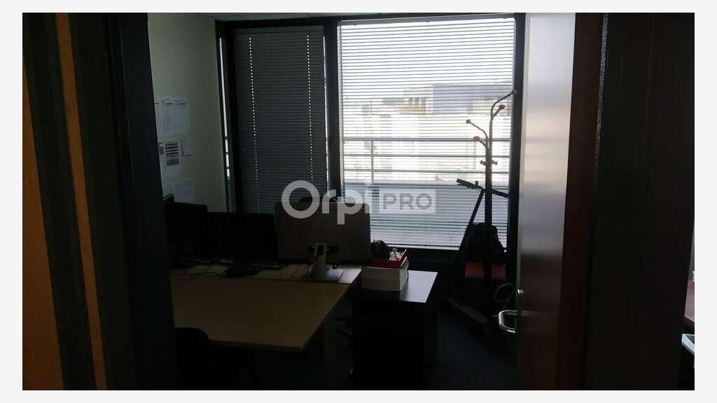 Bureaux lumineux 376m² R+4 à louer à Reims