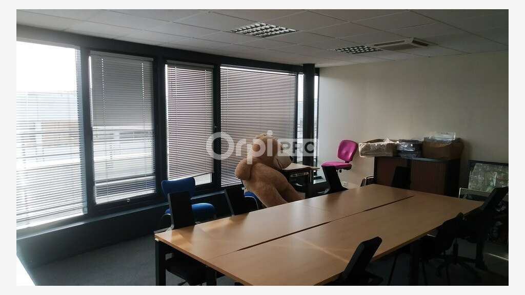 Bureaux lumineux 376m² R+4 à louer à Reims