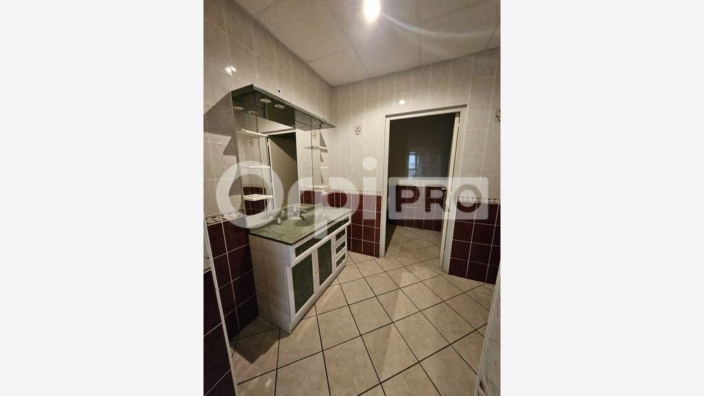 Bureau de 120m² à louer en RDC dans le 51