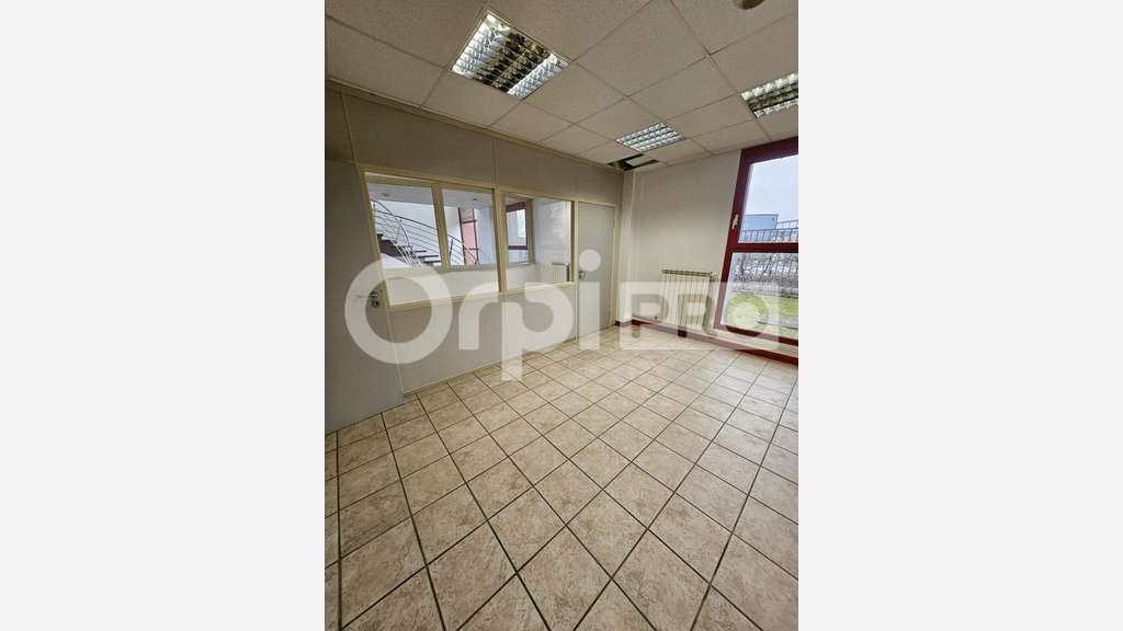 Bureau de 120m² à louer en RDC dans le 51