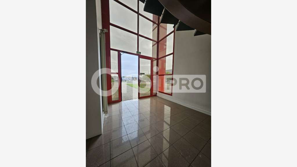 Bureau de 120m² à louer en RDC dans le 51