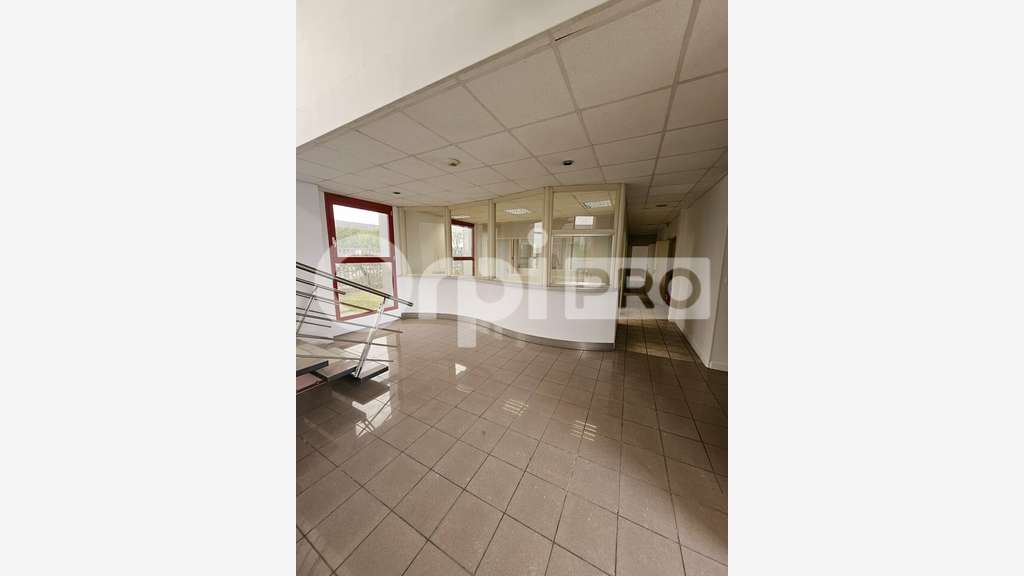Bureau de 120m² à louer en RDC dans le 51