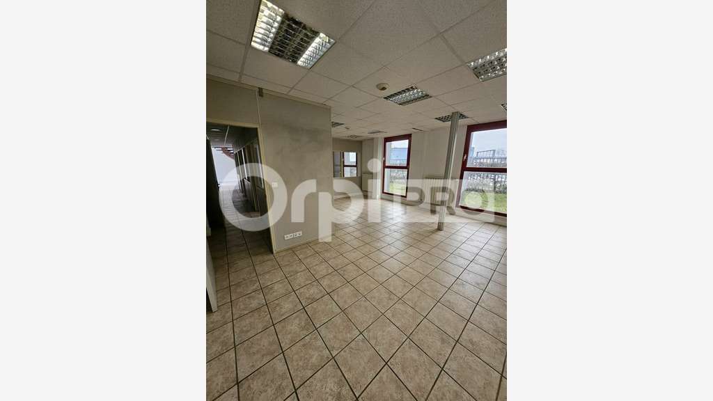 Bureau de 120m² à louer en RDC dans le 51