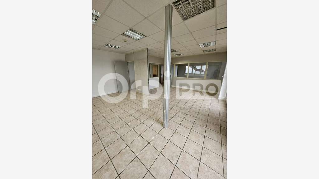 Bureau de 120m² à louer en RDC dans le 51