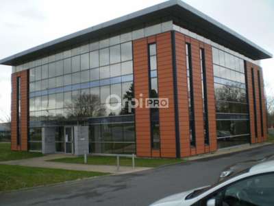 A louer bureaux 111m² RDC + parkings Reims Farman